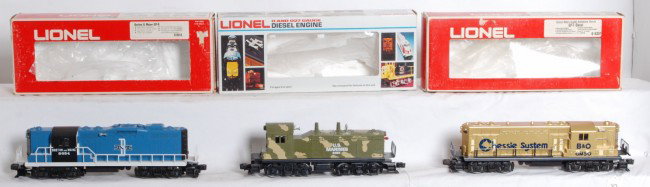 3 Lionel locos 8654 B&M 8485 Marines 8359 Chessie: Lionel modern O Gauge locomotives in OBs. Three locos includes 8654 Boston and Maine GP-9, 8485 US Marines switcher, and 8359 General Motors 50th anniversary Chessie GP-7. Locos are generally high C7-