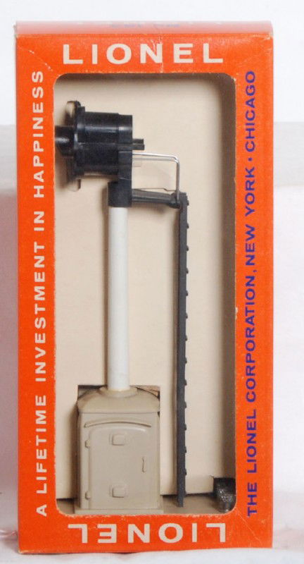 Lionel No. 163 single target block signal in windo: Postwar Lionel O gauge No. 163 single target block signal in original window box. Although a very simple item, itÕs the condition. This is another of the many items in this auction that you will not