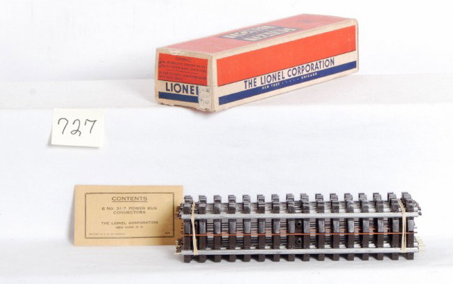 Master Carton for Lionel No. 48 insulated straight: Postwar Lionel O gauge ÒSuper OÓ master carton for No. 48 insulated sections of straight track with six unrun sections and factory sealed 49-5 envelope of 6-No. 31-7 power bus connectors. Master car