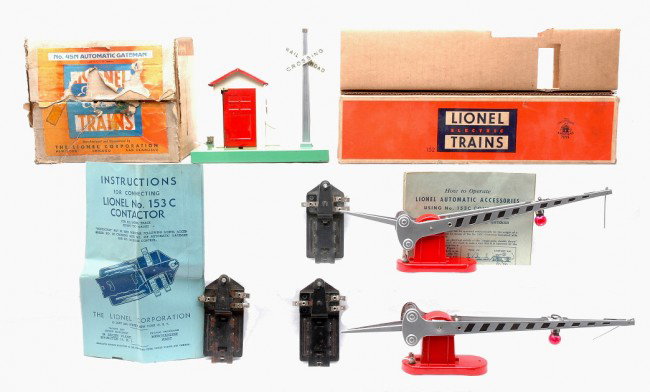Lionel 45N Gateman two 152 Crossing Gates: Lionel postwar 45N automatic gateman with instruction sheet and 153C contactor in OB. There is paint touch up on the inside and outside of door, otherwise rest of gateman is C8. OB has all flaps attac