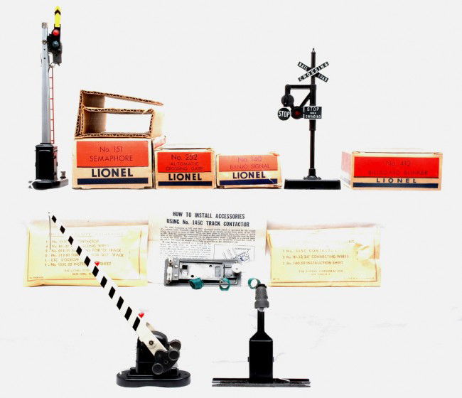 Lionel Accessories 140 151 252 MINT 410 Boxed: Lionel postwar accessories; 140 banjo signal with factory sealed packet, a 151 automatic semaphore with factory sealed packet, 252 automatic crossing gate with 145C contactor, instruction sheet and wi