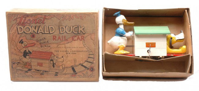 Lionel 1107 Donald Duck Wind Up Hand Car LN OB: Lionel prewar O gauge 1107 Donald Duck wind up hand car that has a white dog house in OB with original inserts and key. The paint on both Donald and Pluto figures is clean with some flakes. The tabs o