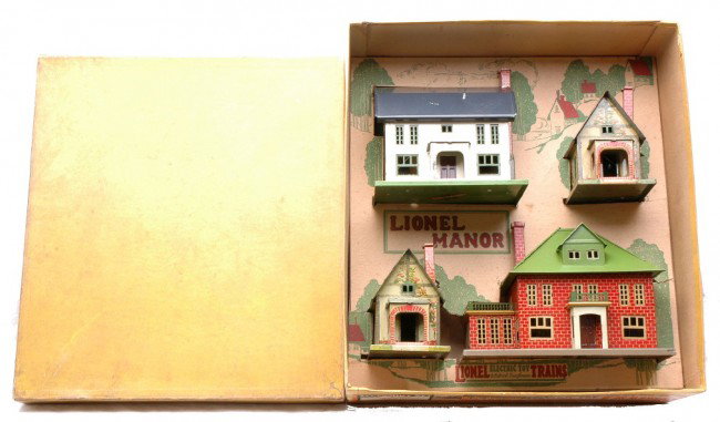 Lionel 192 Lithographed Accessory Set LN OB: Lionel prewar 192 lithographed accessory set in original yellow box with color insert containing; 189 illuminated villa, 191 illuminated villa and two 184 illuminated bungalows. The 189 villa is the v