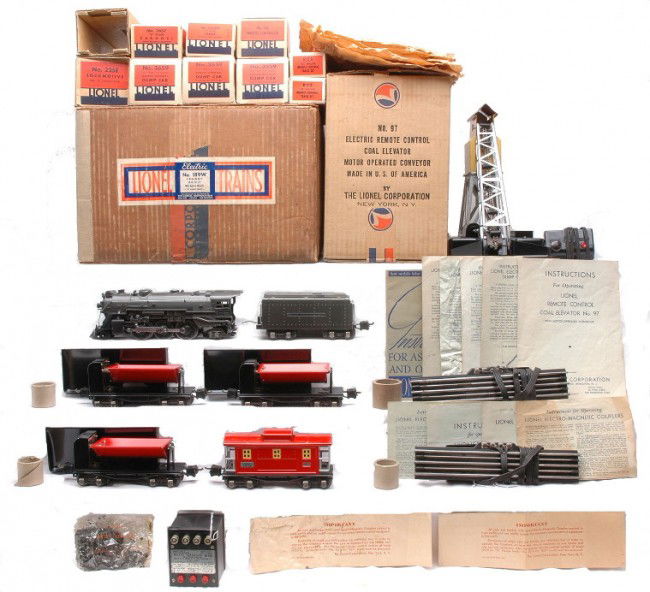 Lionel Coal Train Freight Set no. 189W MINT OBs: Lionel prewar O gauge coal train freight set no. 189W, circa 1938 in individual OBs and set box containing; 225E gunmetal 2-6-2 steam loco with two original cardboard inserts, 2225W tender with an ori