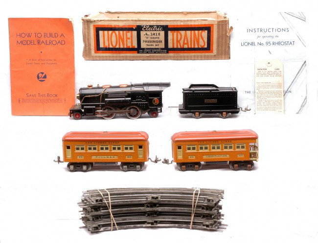 Lionel Prewar Passenger Set no. 242E Boxed: Lionel prewar O gauge passenger set no. 242E, circa 1933-34 in set box containing; 259E black 2-4-2 steam loco, 259T tender, 603 Pullman, 604 observation, eight curve track sections, instruction sheet