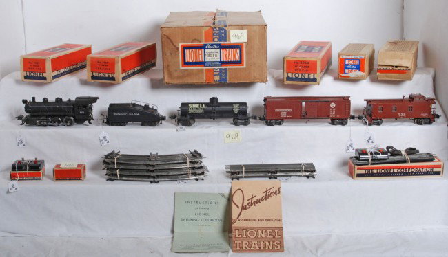 Lionel No. 251B steam switcher freight set in OB: Prewar Lionel O gauge No. 251B steam switcher freight train outfit in original boxes. Set is composed of No. 227 steam switcher, 2227B Pennsylvania bell ringing tender (missing coupler key), 2955 Shel