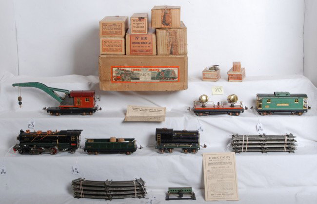 Lionel No. 240E steam freight outfit in original b: Prewar Lionel O gauge No. 240E steam freight outfit in original boxes. Outfit consists of No. 260E steam loco, 260T tender, 812 gondola, 820 searchlight, 810 derrick, 820 searchlight, and 817 caboose.