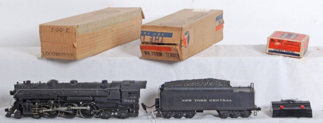 Lionel No. 700E and 700W in original boxes w/....: Prewar Lionel O gauge No 700EW Hudson-type 4-6-4 scale model locomotive in original boxes. Trains look very nice C7. Boxes look just as nice C8 without inserts, however tender box has wrapping materia