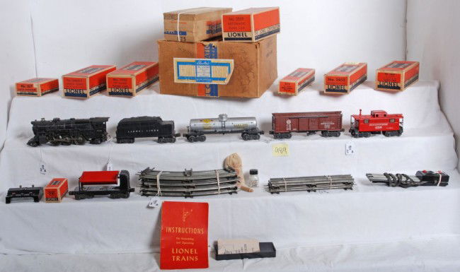 Lionel No. 2123WS freight train outfit in original: Postwar Lionel O gauge No. 2123WS freight train outfit in original boxes with components. Set is comprised of 675 steam loco, 2466WX tender with whistle, 2555 Sunoco tank, X2458 Pennsylvania double do