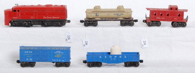 Lionel No. 1055, 6045, 6044, 6042, 6047: Postwar Lionel O gauge No. 1055 Texas Special Alco diesel A unit, 6045 tank, 6044 Airex boxcar, 6042 gondola, and 6047 caboose. Please view the photographs for the best description and as to the condi