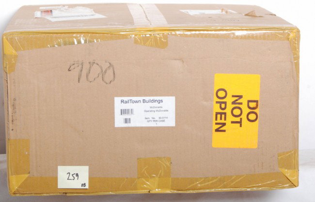 MTH operating McDonalds 30-9114 sealed: MTH / Railking modern O Gauge 30-9114 operating McDonalds factory sealed in OB. Unit has been shipped, but factory tape appears sealed. C10.