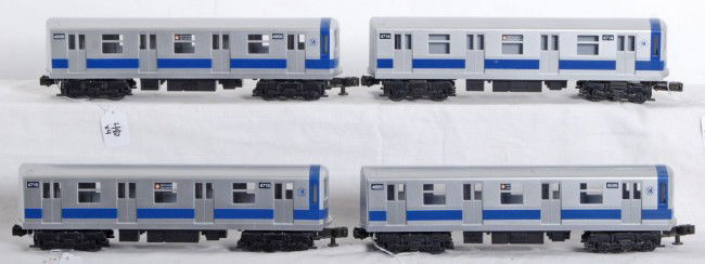 Railking MTA R42 D train subway set: MTH Railking modern O Gauge MTA R-42 subway set. Set is lettered for the D train and features Protosound, Protocouplers and more. Cars are high C7-8. Two car roofs have some very light nicks on roofs.