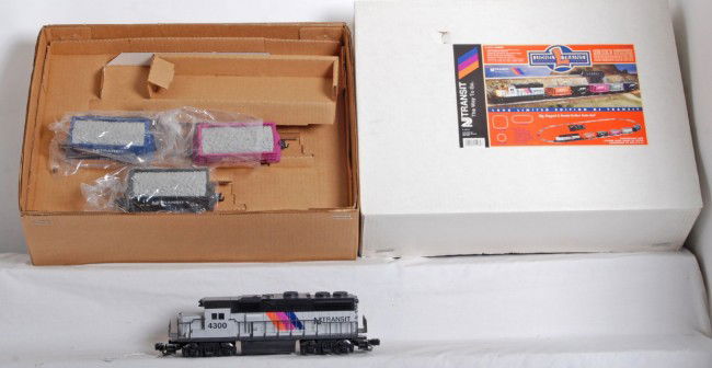 Lionel 11982 NJ Transit ore train set: Lionel modern O Gauge 11982 NJ Transit ready to run ore train set in OB. Set appears complete with track and transformer. Includes GP diesel loco with horn and three passenger cars in C8 condition. Lo