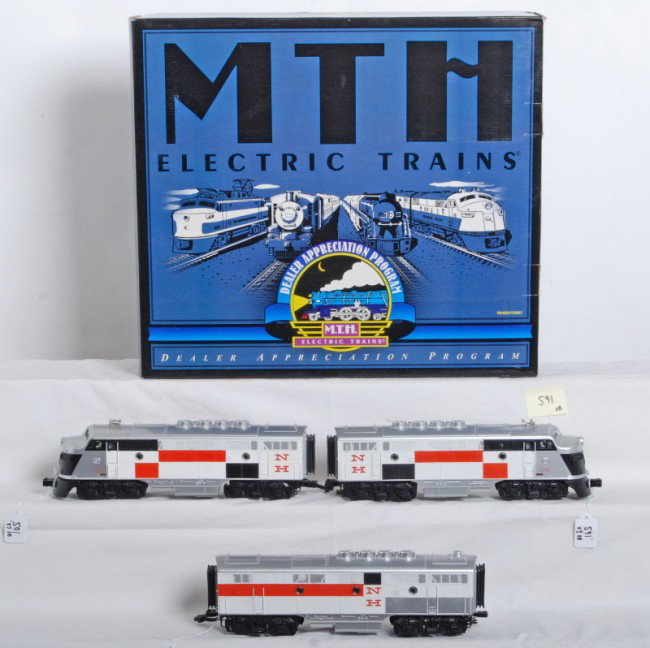 MTH New Haven DAP F-3 A-B-A with Proto 2: MTH modern O Gauge New Haven 20-80003B F-3 A-B-A in OB. Dealer Appreciation Set features Protosound 2.0, DCS control, Protocouplers, Protosmoke and more. Set is lower C8 condition with run time. OB ha