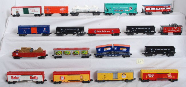 18 Lionel freight cars 9700, 19810, 9271, Etc.: Lionel modern O Gauge freight cars. Eighteen cars includes three modern 6456-3 Lionel hoppers, 9250 General mills tank car, 9040 Wheaties boxcar, 9271 MT&SL caboose with broken roof corner, 171250 Gre