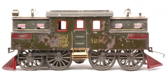 Lionel 1912 NYNH&H Square Hood Electric Loco: Lionel prewar standard gauge olive green 1912 New York, New Haven and Hartford 0-4-4-0 electric loco with a single motor. This is the version with square hood, thin-rimmed wheels and short crinkle hoo