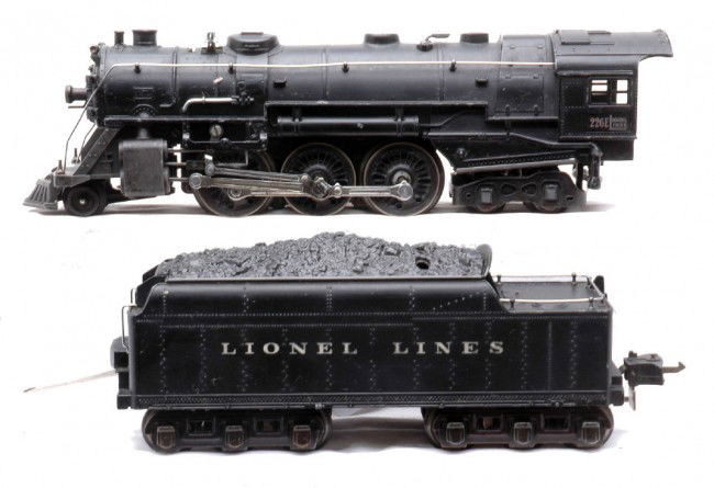 Lionel 226E Steam Loco 2226W Tender LIKE NEW: Lionel prewar O gauge 226E black 2-6-4 steam loco and a 2226W tender. Loco and tender have some box rubs, otherwise are C8.