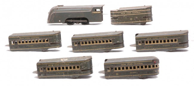 Marx Mercury Articulated Gray NYC Pass Set: Marx prewar Mercury articulated gray New York Central streamliner passenger set including; 635 loco, 971 tender, 657 baggage, two 657 Toledo coaches, 657 Cleveland coach and a 658 Detroit observation.