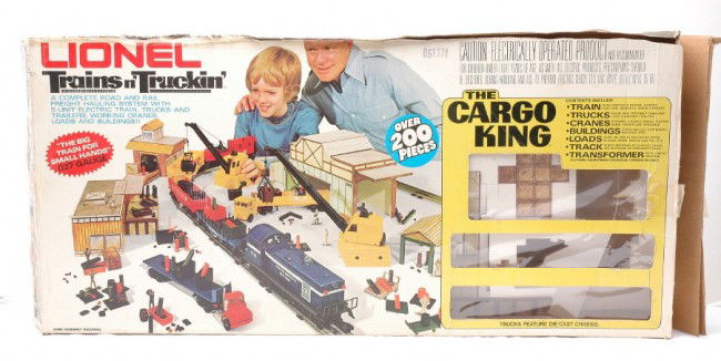 Lionel The Cargo King 200 Piece Set 1761 MIB: Lionel Trains Ôn TruckinÕ The Cargo King 200 piece freight set no. 1761 in OB. Some of the items have not been assembled and there is track included. Some of the plastic and cardboard accessories ha