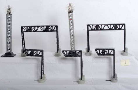 Lionel No. 450 x2, 199 x2, 452 x3 postwar access.: Postwar Lionel O gauge operating accessories, two 450 signal bridges, two 199 microwave towers (one with a broken base), and three 452 cantilever signals. Accessories look C6-7 layout ready.