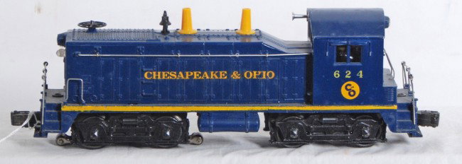 Lionel No. 624 Chesapeake and Ohio NW-2 diesel: Postwar Lionel O gauge No. 624 Chesapeake and Ohio NW-2 diesel switcher, cracked window struts, C6.