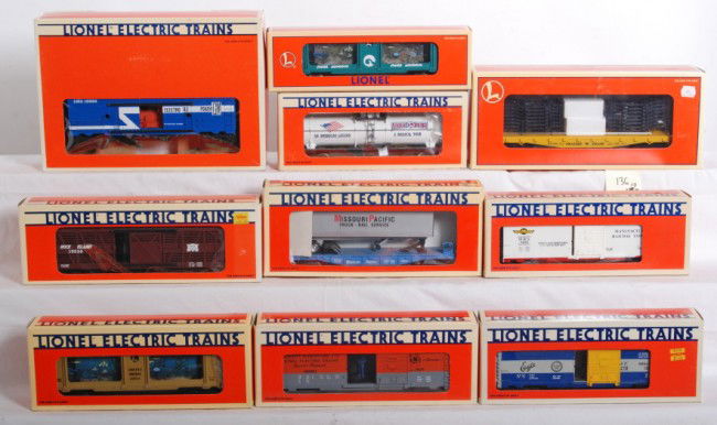 13 Lionel modern cars 19825, 36020, 19816, etc.: Lionel modern O Gauge freight cars in OBs. Thirteen cars include 19825 operating generator car, 52100 Chicagoland Shedd Aquarium car, 36020 Trailer Train flat with frames, 19944 Visitors Center tank c
