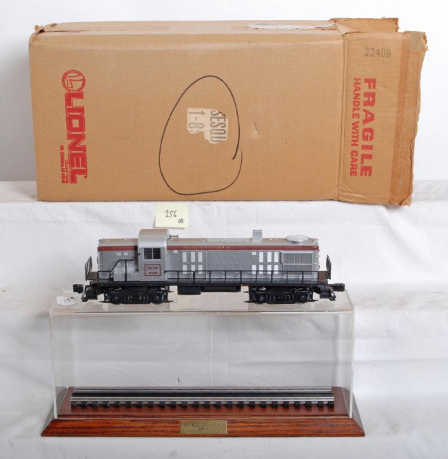 Lionel 18509 Susquehanna RS3 with case: Lionel modern O Gauge 18509 Susquehanna RS-3 in OB with display case. Loco looks C8 however appears to have some very light corrosion on one pickup roller.