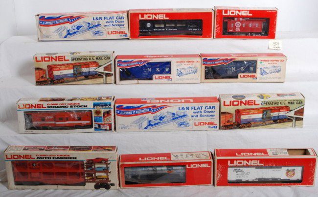 20 Lionel freight cars 9123, 9301, etc.: Lionel modern O Gauge freight cars in OBs. Twenty cars including three 9135 N&W hoppers, three 9121 L&N flats with dozer, 9145 ICG, 9129 N&W, and three 9123 C&O auto carriers, 9854 Baby Ruth reefer, 9