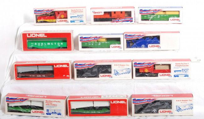 24 Lionel cars 9110, 9142, 9140, variations: Lionel modern O Gauge freight cars with many factory variations included. Cars are in boxes, but many incorrect with number and variation written on end. Includes seven 9142 gondolas, three 9140 gondo