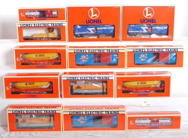 12 Lionel cars 19831, 19270, 16790, etc: Lionel modern O Gauge freight cars in OBs. Twelve cars include two 19831 generator cars, three 16970 flats with boats, two 17617 cabooses, two 19285 boxcars, 167111 searchlight, and three 19270 Hi-cub