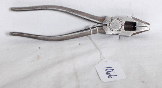 o gauge track pliers