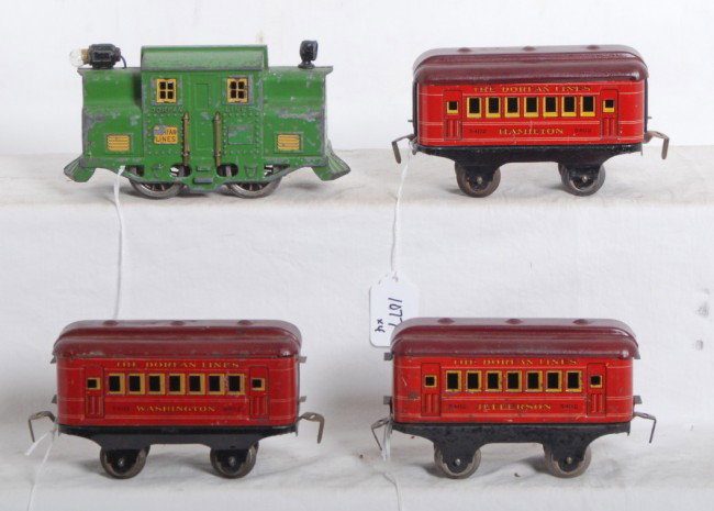 Dorfan 51 loco and three passenger cars: Prewar Dorfan O gauge No. 51 center cab electric loco and three 5402 four wheel tinplate passenger coaches, Hamilton, Jefferson and Washington. Loco shell has no casting fatigue. Drive wheels have ver