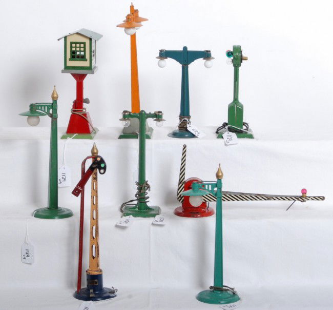 Group of American Flyer prewar accessories: Prewar American Flyer narrow and wide gauge accessories, C5-6 area.