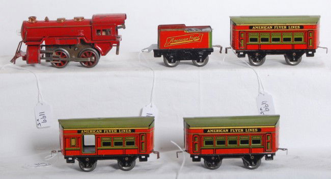 American Flyer 125, 120M w/three passenger cars: Prewar American Flyer O gauge mechanical steam loco No. 125 w/120M tender, baggage car and two coaches. Trains look C6+.