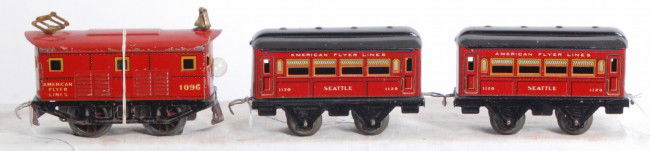 American Flyer 1096 electric, two 1120 Seattle: Prewar American Flyer O gauge No. 1096 box cab electric locomotive with two No. 1120 Seattle passenger coaches. Loco looks C6, but shell is missing all mounting tabs. Cars look C6-7.