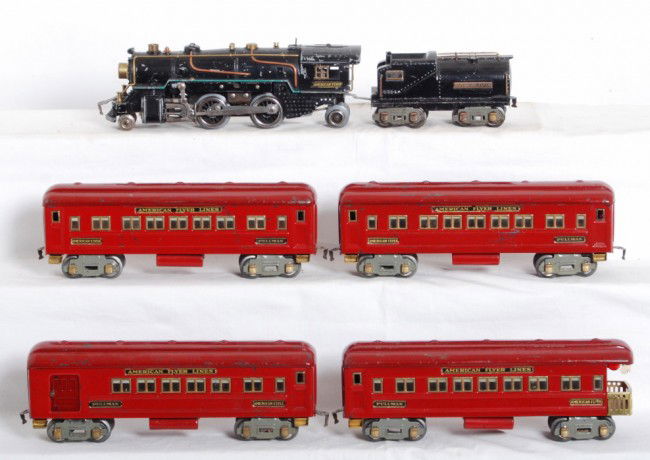 American Flyer loco, 3301 tender, 3380, 3381, 338: Prewar American Flyer O gauge diecast steam locomotive with No. 3301 tender, 3380 Pullman combine, two 3381 Pullman coaches, 3382 observation. Trains look nice C6.