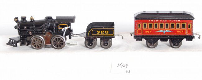 American Flyer diecast No. 10 loco, 328 tender, 1: Prewar American Flyer cast iron mechanical steam loco No. 10 with No. 328 four wheel tinplate tender and 1107 passenger coach. Trains look C5-6.