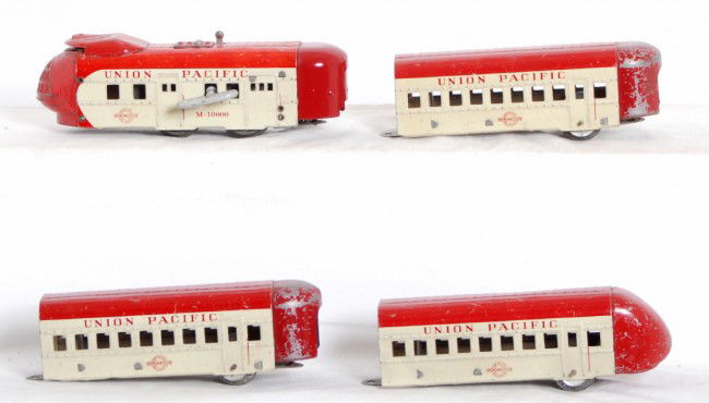 Hafner Overland Flyer M-10000 Union Pacific pass.: Prewar Hafner Overland Flyer Union Pacific M-10000 streamlined diesel articulated passenger mechanical train with key. Train looks C5-6.