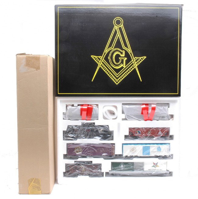 Weaver Masonic Freight Train Set MINT Boxed: Weaver Masonic train set with a die-cast PRR C 1 0-8-0 steam loco no. 414 and six freight cars; 2-bay coal car, steel side boxcar, 40Õ tank, woodside refrigerator car, 50Õ flatcar with container loa