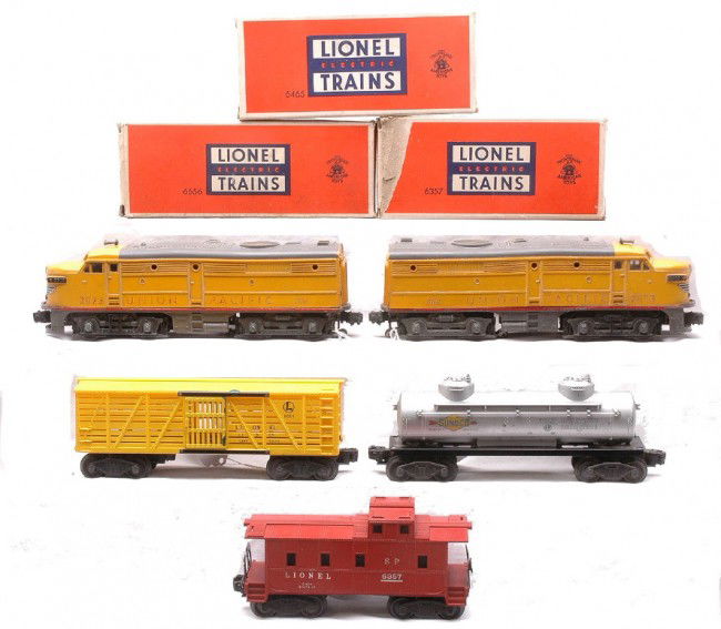 Lionel Freight Set 1467W 2023 6465 6656 6357: Lionel postwar freight set no. 1467W, circa 1950 including; 2023 Union Pacific Alco AA units, 6465 Sunoco two dome tank, 6656 stock car and a 6357 caboose. The 6456 hopper is missing from the set. The