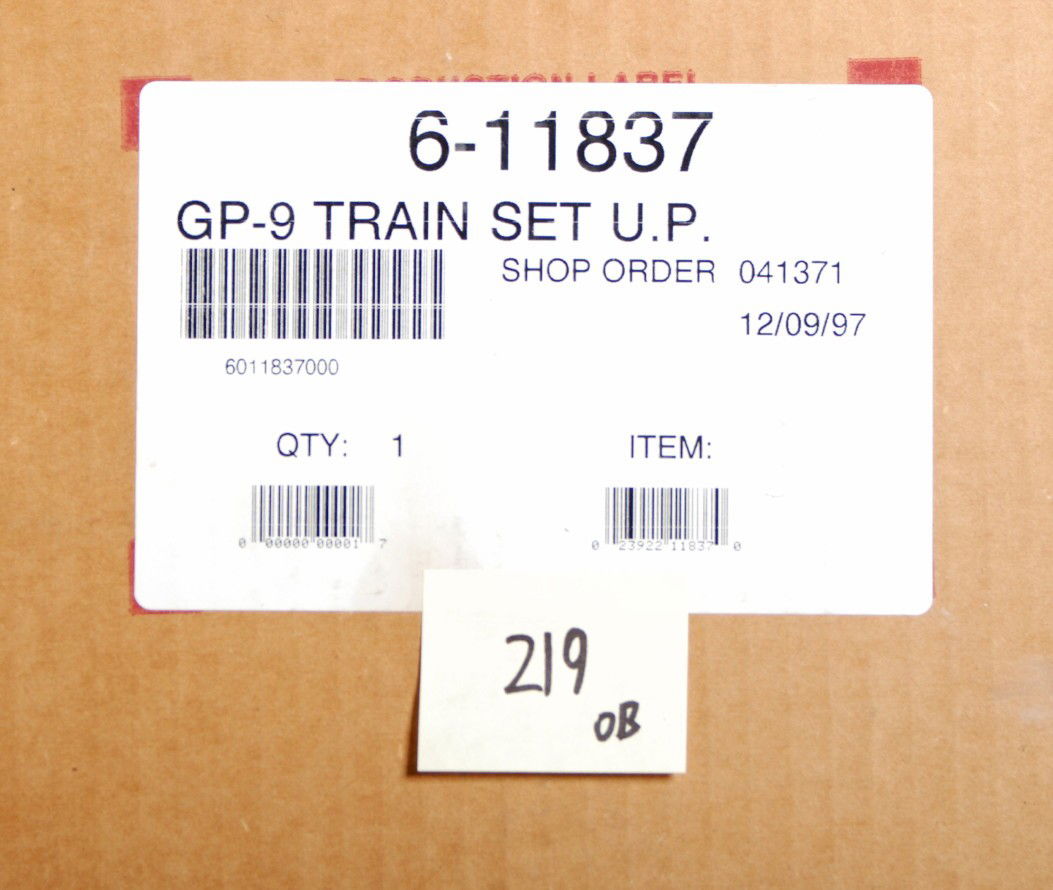Lionel 11837 Union Pacific GP9 set: Lionel modern O Gauge 11837 Union Pacific GP9 unit train set factory sealed in shipping carton, C10.
