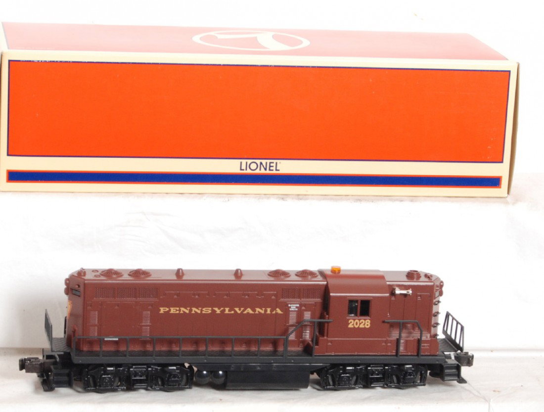 Lionel 18567 Pennsylvania GP9 with TMCC: Lionel modern O Gauge Pennsylvania GP9 in OB. Loco is catalog number 18567. Loco features TMCC, Railsound, and directional lighting. Loco is high C8 condition with very light run time.