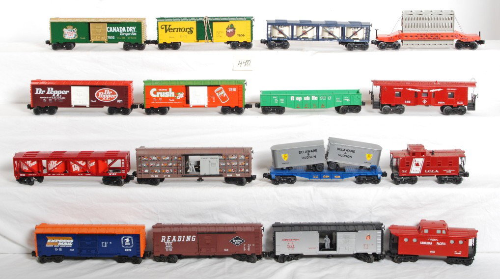 Large operators lot of modern Lionel O gauge: Modern era Lionel O gauge freight cars, some are operating cars and some are club cars. 9221, 9228, 9223, 9229, 9184, 9107, 6483, 7811, 9142. 7810, 9165, 9226, 9106, 7809, 7802, 9232. Train looks C6-8