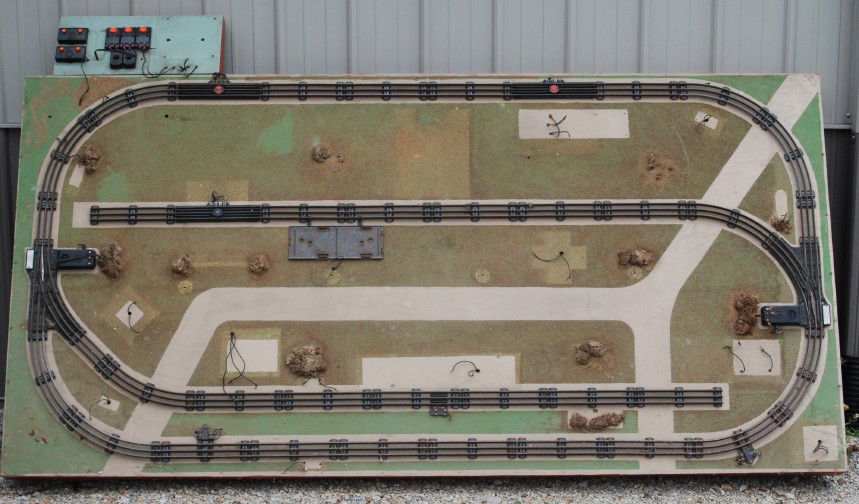 1297: Lionel postwar dealer display layout D-146