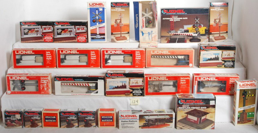 Large group signals and accessories: Large group of accessories in OBs. Includes three 12883 dwarf signals, two 12709 banjo signals, two 2282 bumper sets, 2283 bumper set, four 2154 highway flashers, three 2163 target signals, 2152, 1271