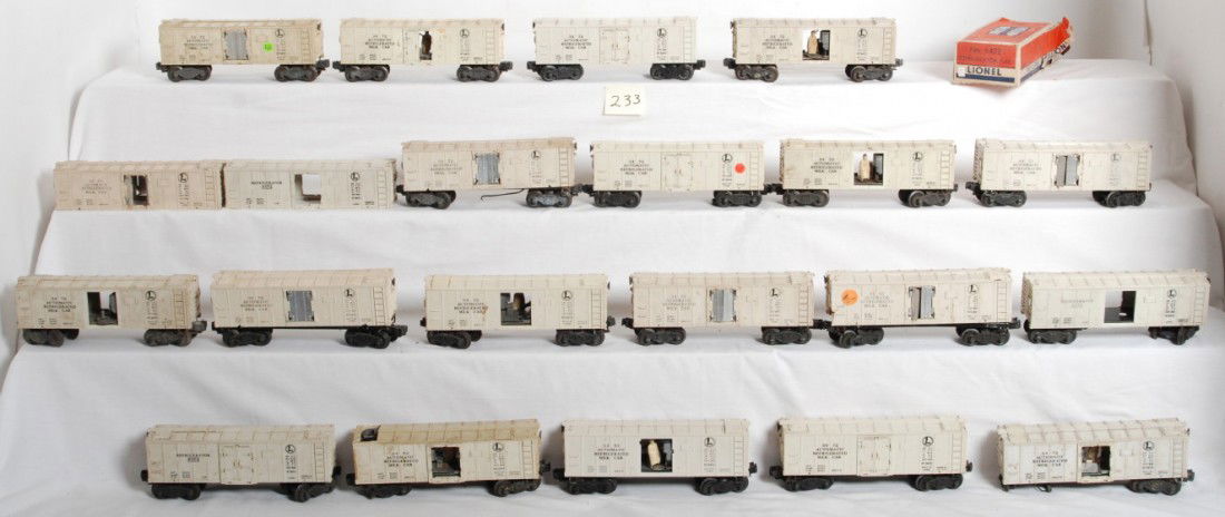 Nineteen Lionel milk cars, 3462, 3472, 3482, 6472: Postwar Lionel O gauge milk cars/reefers, nineteen in total. Two 3462, thirteen 3472, two 3482, and two 6472. Missing doors, chipped/missing catwalk ends, etc. 3462 and 6472 shells only included. One