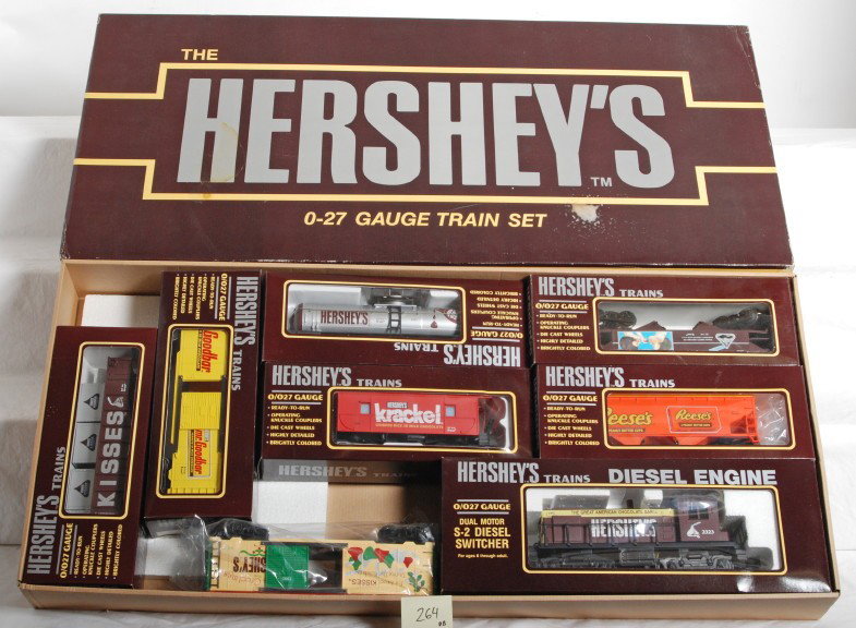 K Line 1112 Hershey Train: K Line modern O Gauge 1112 Hershey train set in OB. Set include MP15 loco and six cars. Also includes extra 1995 Holiday boxcar. Loco and cars are C8 with run time. Set box has lid staining and corner
