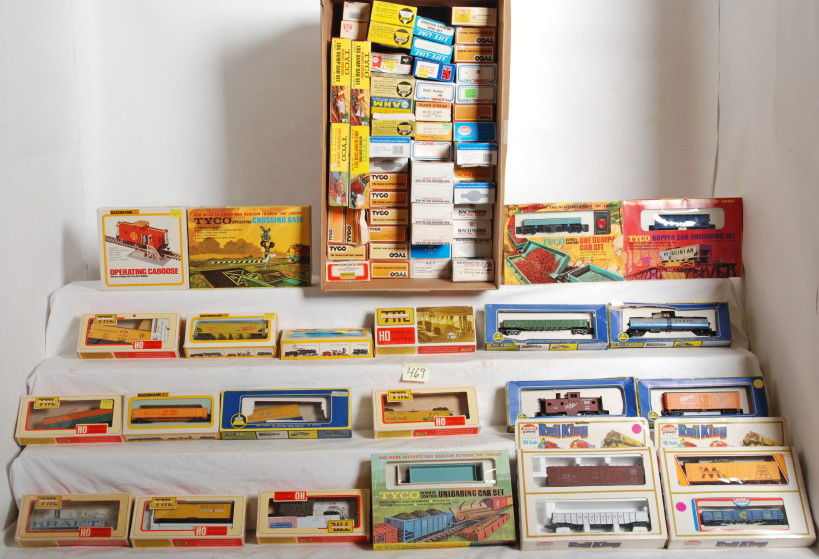 75 HO freight cars TYCO, Lionel, AHM, Bachmann, Et: Modern HO freight cars in OBs. Seventy five cars from Tyco, AHM, Bachmann, Lionel, Tyco and more. Most cars are C8-9. Many of the Tyco cars are operating cars. See photos for best description.