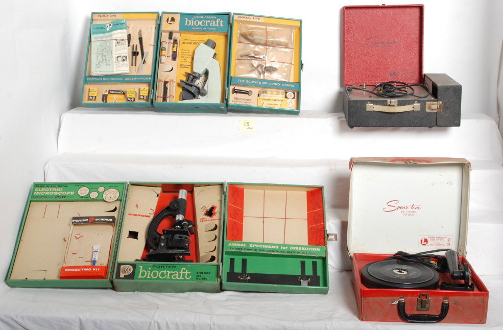 4 Lionel Spear Tone players and bio craft sets: Lionel Postwar Spear Tone players and Porter biocraft sets. Includes 42010-501 record player, 45000-000 tape recorder. Also includes one biocraft set that has heavy tape and is only about 40 percent c