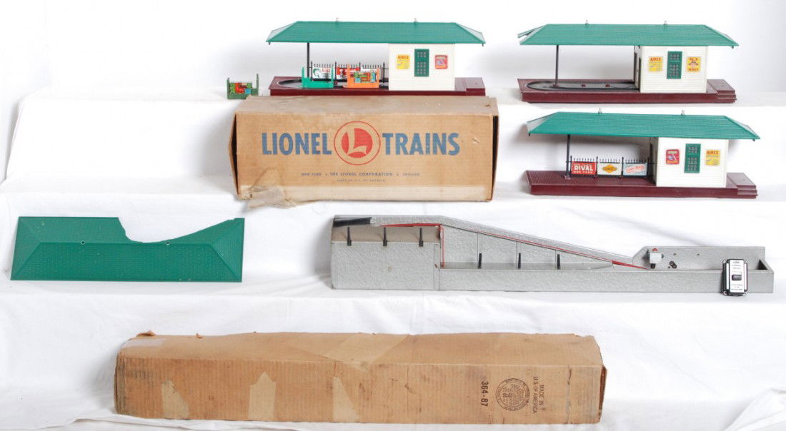 Lionel 364 and 356 in boxes: Postwar Lionel O gauge No. 364 lumber loader in OB w/364C. Three 356 freight stations, one w/broken roof, one extra broken roof, three freight carts two with loads, and one 356 OB. Please view the pho